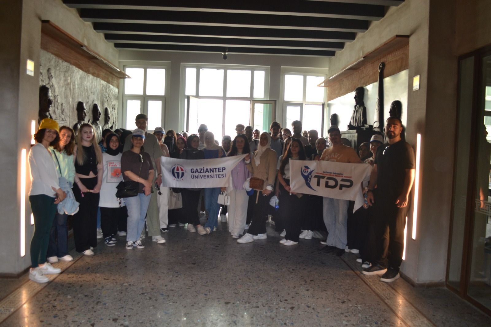 Gaziantep Üniversitesi Öğrencilerinden Kahraman Emmioğlu Kültür ve Sanat Merkezine Ziyaret 