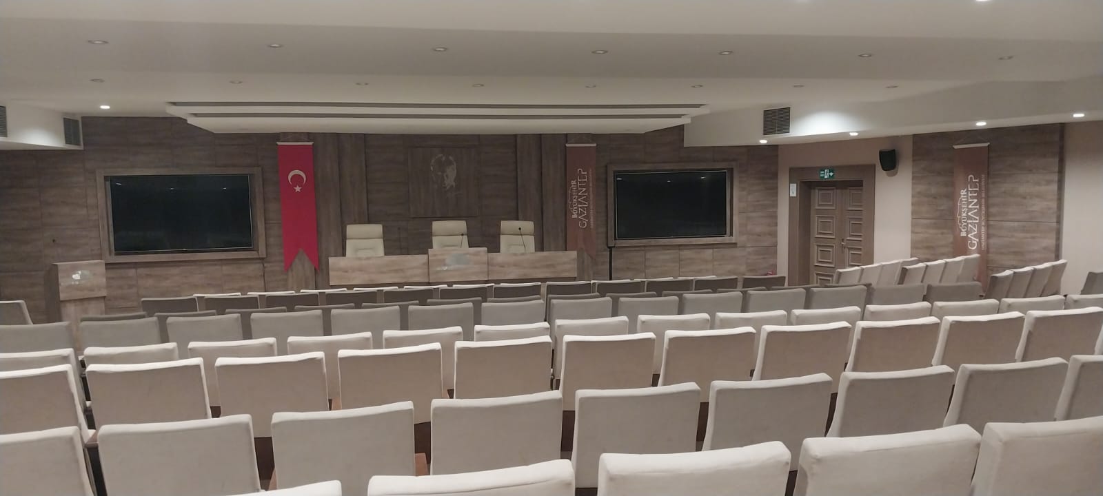 Çetin Emeç Toplantı Salonu 