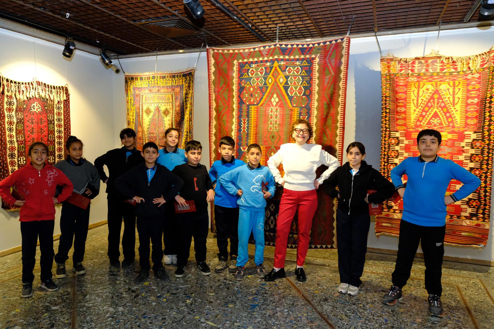 ''KİLİMİNİ KENDİN TASARLA'' ATÖLYESİ KIBRIS ORTAOKULU ÖĞRENCİLERİ İLE GERÇEKLEŞTİRİLDİ.