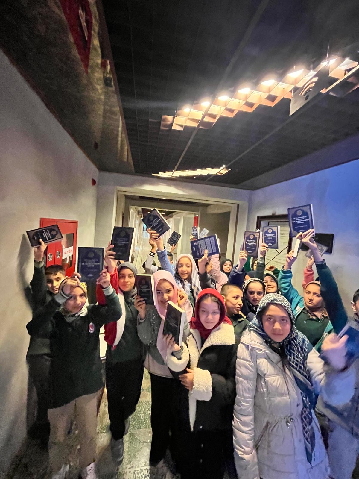 Mukaddes Emanetler 2 Sergisi Öğrencileri Ağırlamaya Devam Ediyor