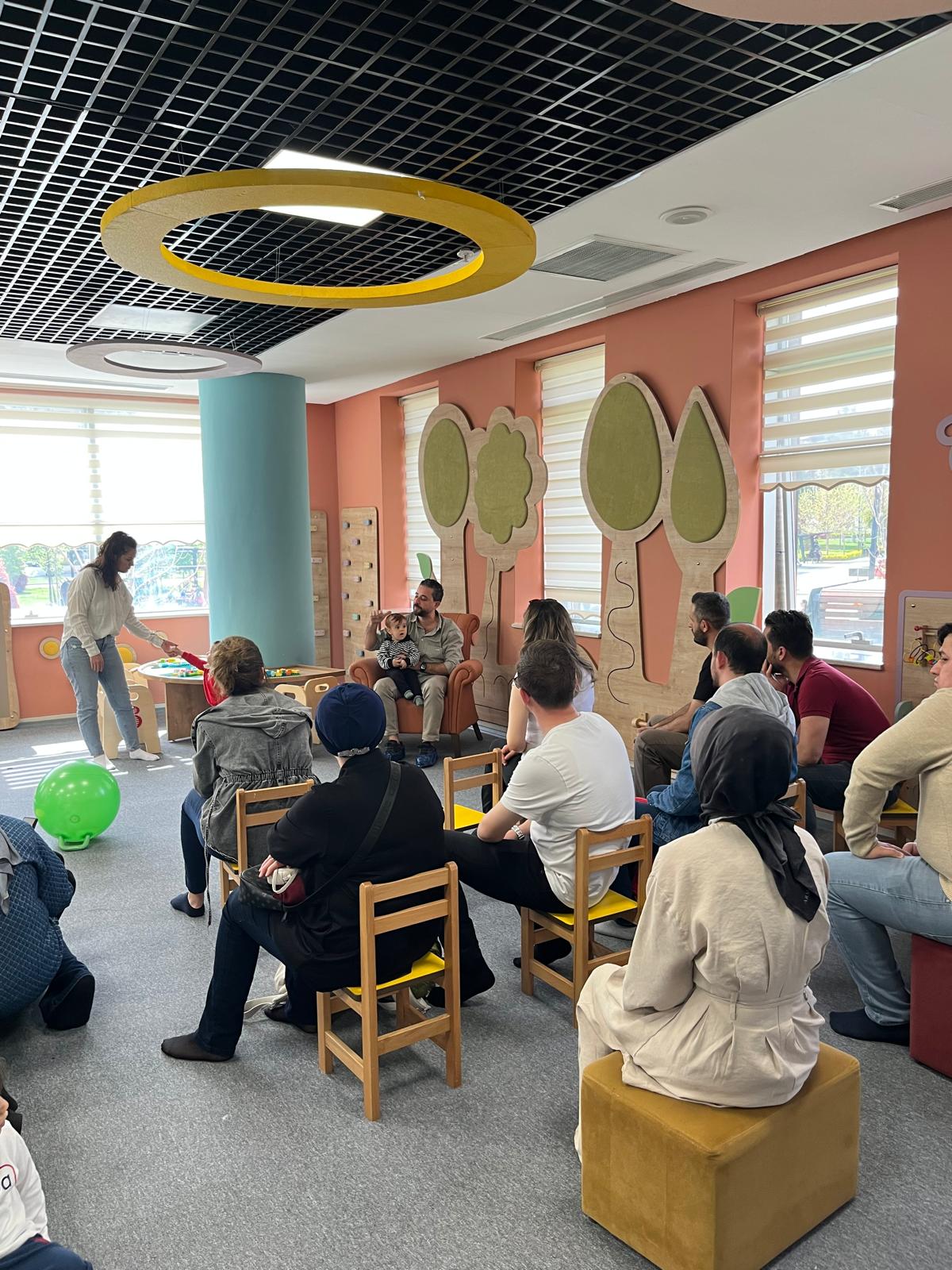 Çocuk Sağlığı ve Hastalıkları Uzmanı Uz. Dr. Hikmet Cilli Gaziantep Bebek Kütüphanesi'nde Ebeveynler İle Buluştu!